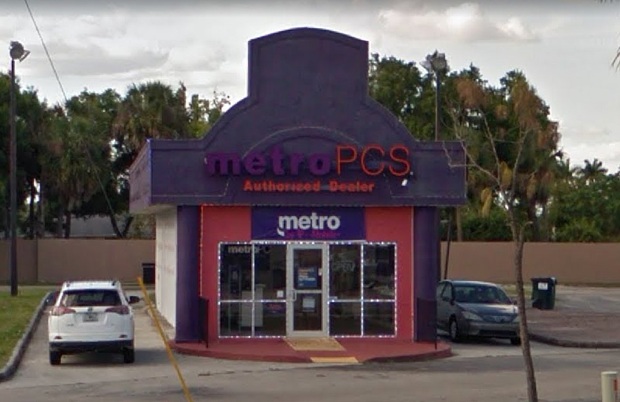 Metro PCS, Palm Beach Boulevard.