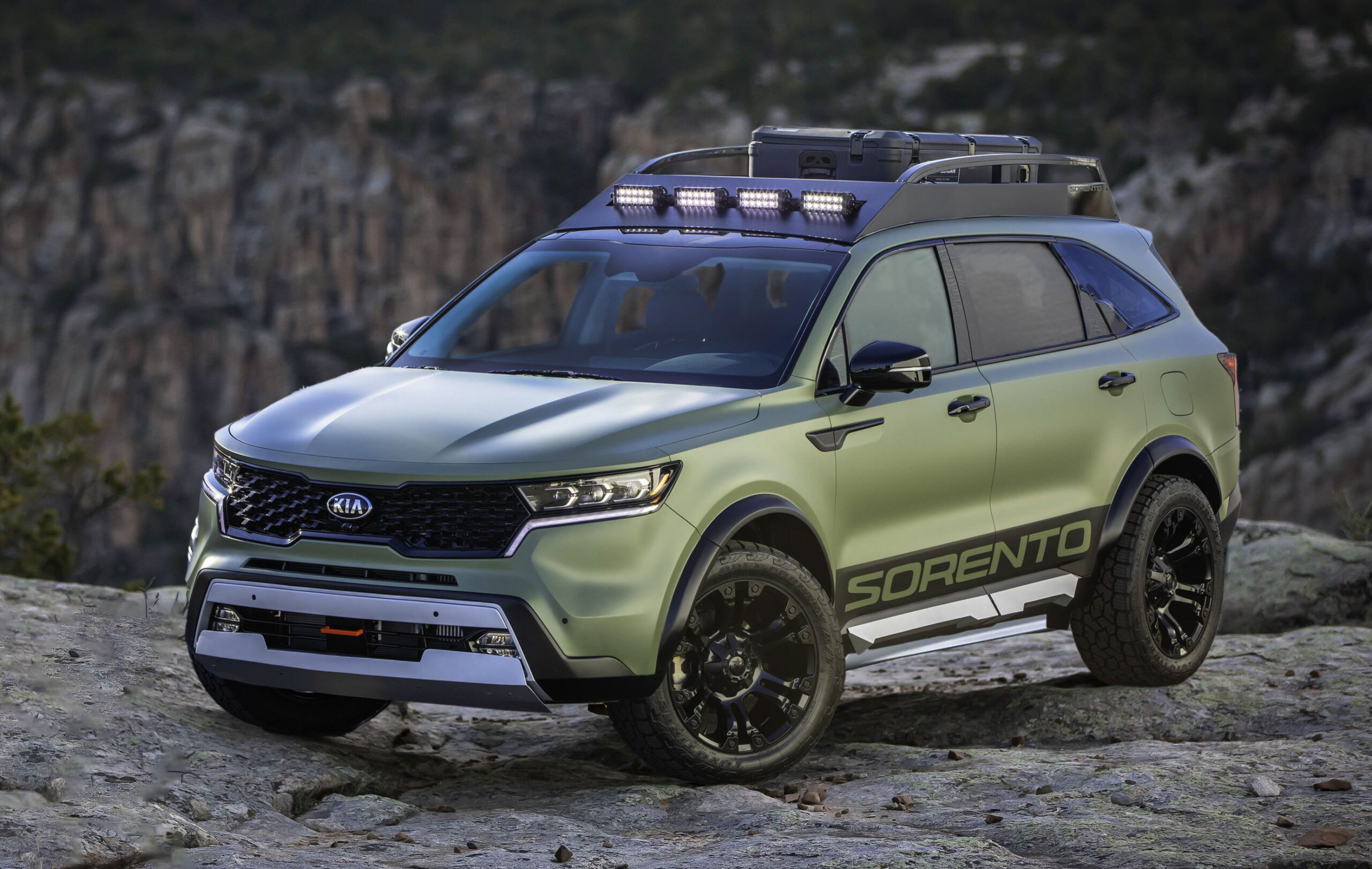 Aggressive Custom SUVs Signal Brand’s Focus on Adventure, Capability and Trail Readiness.
Sorento Yosemite Edition aims at exploring high-elevation locales and mountain living. Sorento Zion Edition is a dune-defeating desert escape vehicle.