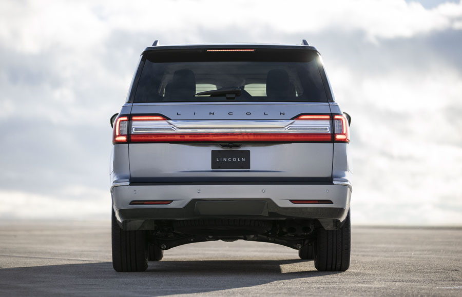 The Black Label package includes unique details such as a specially painted black roof and monochromatic accents including a black mesh Lincoln grille and 22-inch black aluminum wheels. Special offering gives clients a new way to differentiate their Navigator and builds on the success of Lincoln’s Reserve Monochromatic Package, available across the brand’s 2021 SUV lineup.