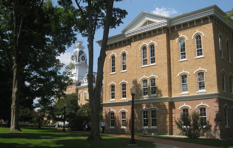  Hillsdale College,