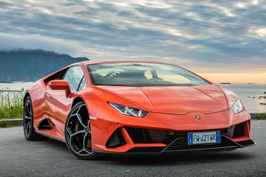  Lamborghini Connect adds new ‘peace of mind’ services through connection to the Lamborghini UNICA app: a car-finder function, vehicle status report and geofencing functions such as remote speed and valet alerts, join the existing in-car connected services related to Navigation and Entertainment.