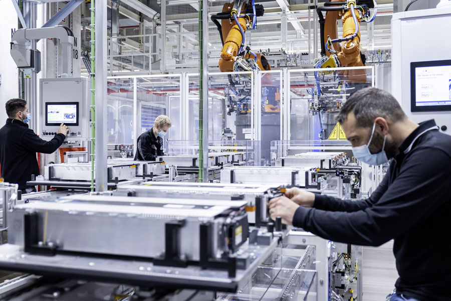 Mercedes−EQ Starts Production of Battery Systems for the New EQS and ...