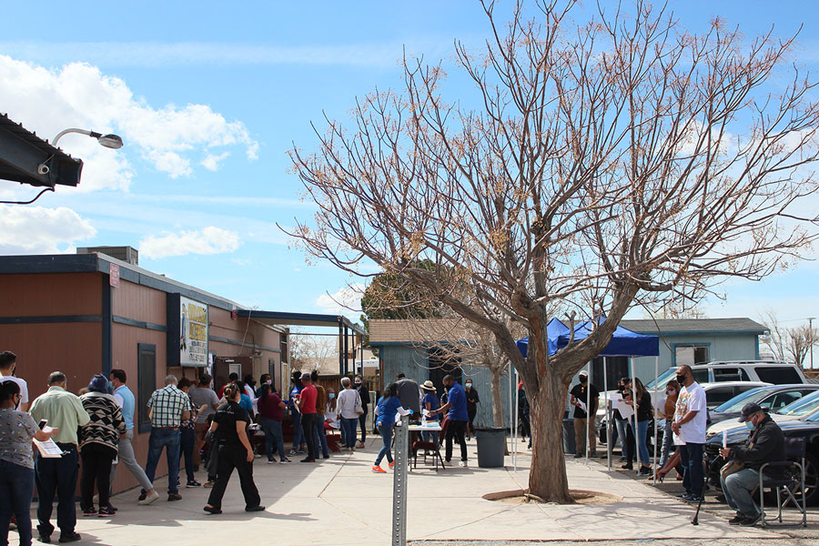 Residents of California’s High Desert region line up at the Centro Cristiano Luz y Esperanza church in Adelanto to receive their second doses of covid vaccine at El Sol’s March 19 vaccination event. In line on the left are those who got their first shot at an event the previous month. The line on the right is full of people hoping for leftover doses. 