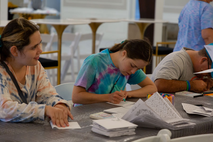 In the start of a stunning three-week series, The Kind Kitchen invited adults with special needs to the Jewish Community Synagogue to participate in their weekly meal distribution. 