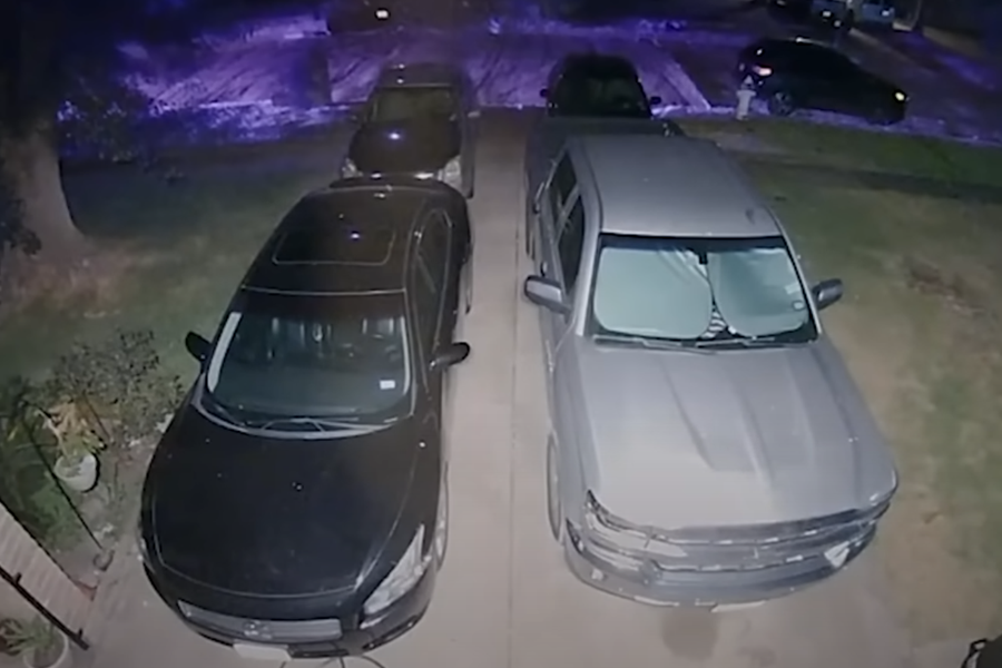 Texas dad shoots would-be thieves trying to steal car with young kids inside