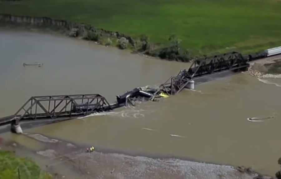 Three of the ten Montana Rail Link railcars that derailed were carrying hot asphalt, and four were carrying molten sulfur. Two other cars carrying sodium hydro sulfate did not land in the water and had not been breached.