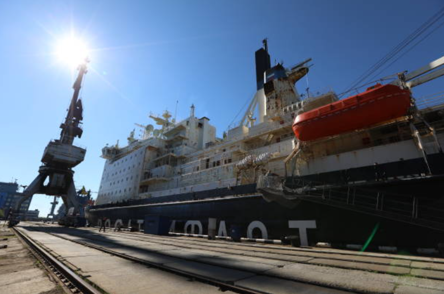 russian-oil-tanker-stuck-in-limbo-1,600-miles-off-india's-coast-docking-decision-pending
