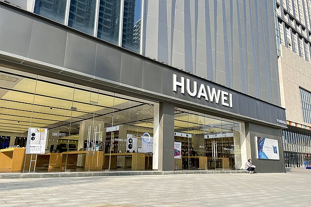 huawei's-positive-projections-9%-revenue-growth-in-2023-driven-by-smartphone-surge