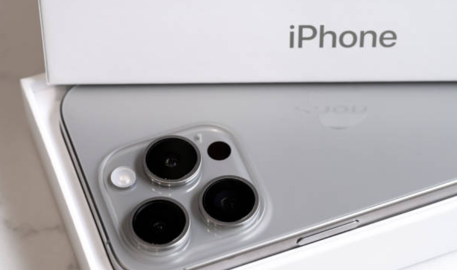 apple’s-iphone-16-pro-uncovered-leaked-details-reveal-a-surprising-display-conundrum