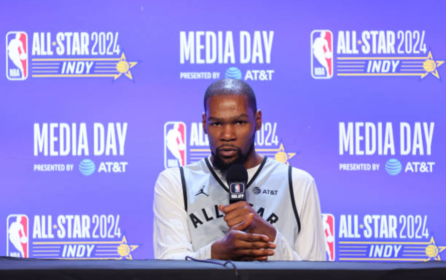 kevin-durant-stands-tall-confrontation-with-mavericks-fans-in-dallas