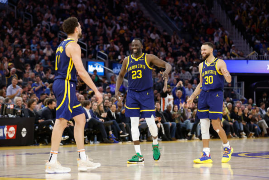 warriors-overcome-late-game-dominant-victory-against-lakers-spurs-playoff-aspirations