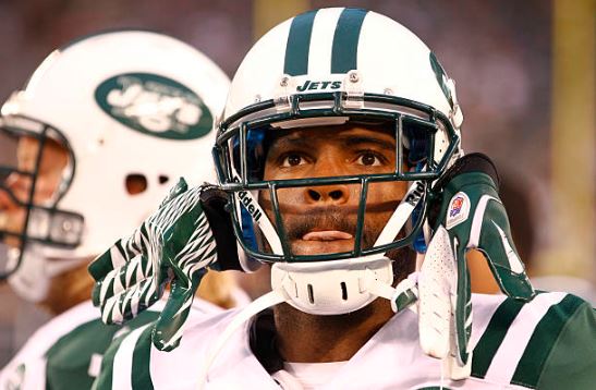 ex-nfl-star-braylon-edwards-halts-assault-80-year-old-locker-room-heroics