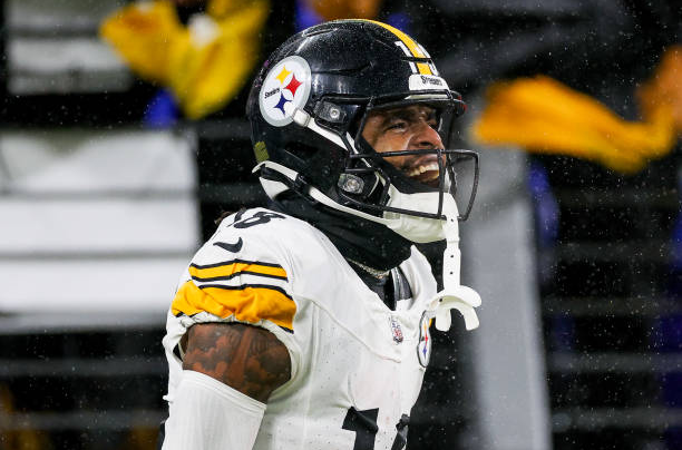 carolina-panthers-bolster-offense-acquire-diontae-johnson-steelers