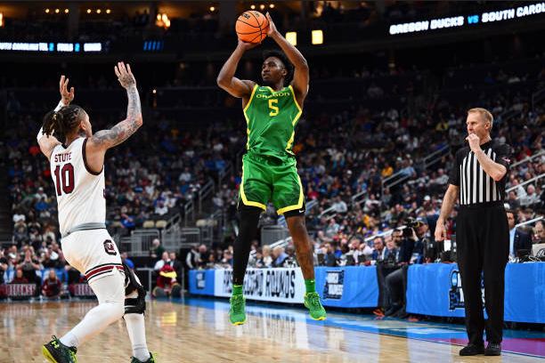 Jermaine-Couisnard-Dominates-Against-Former-Team,-Propels-Oregon--to-NCAA-Tournament-Win