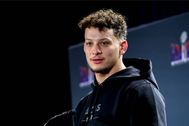 Patrick-Mahomes,-Chiefs-Restructure-Contract-to-Free-Up-Cap-Space