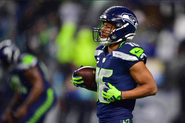 Seahawks'-Strategic-Play-Key-Decision-on-Tyler-Lockett-Amid-Release-Rumors