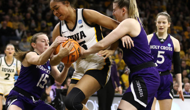 Iowa's-caitlin-clark-sparkles-in-march-madness-win-over-holy-cross-after-slow-start