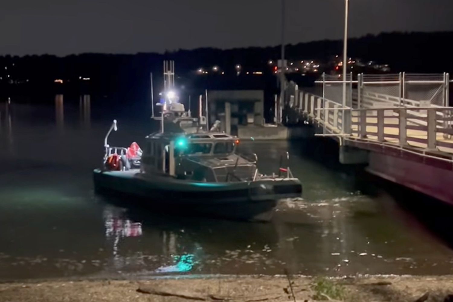 Woman Fatally Stabbed on Remote Island, Suspect Found Dead in Submerged Car Hours Later