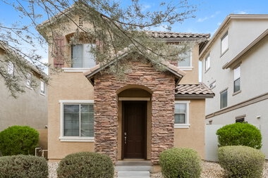 @AZSceneWatch – Taken at 8:34 AM outside the residence on 67th Ave