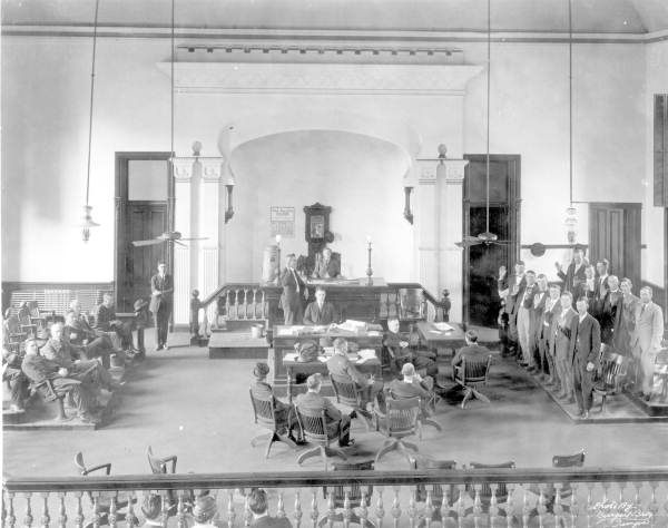 @BayCourtWatch – Taken at 9:00 AM outside Hillsborough County Courthouse