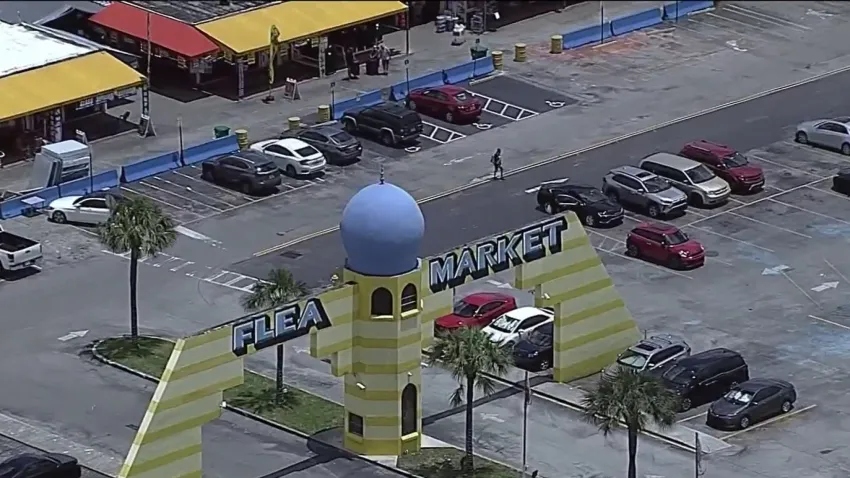 @HialeahWatch – Captured at 2:42 PM near checkout lanes