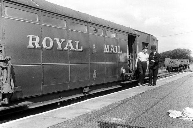 @HistoricCityScanner – Taken at 4:42 PM on St. George Street, moments before police stopped the train