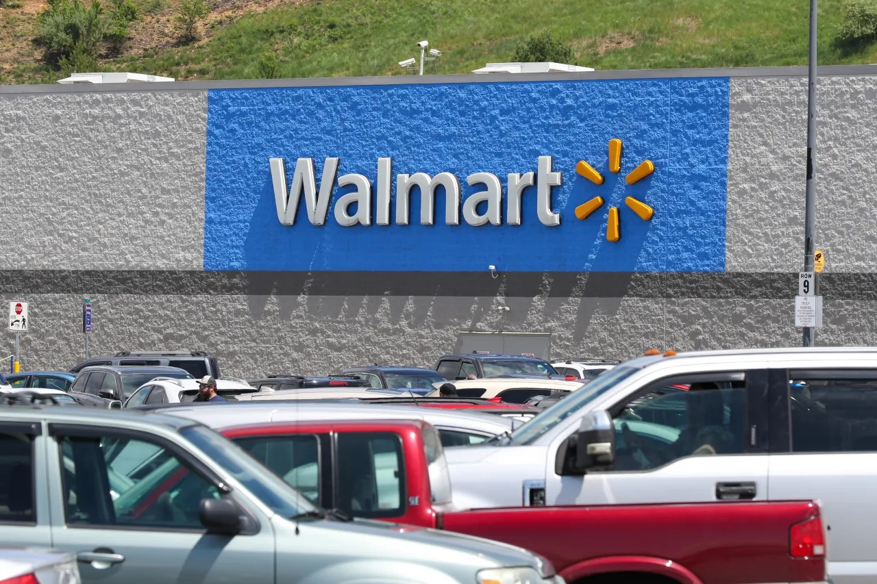 @LeesburgScanner – Captured 1:42 PM, July 14, outside Walmart Entrance A"