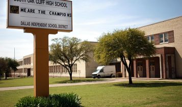 @DallasParent – Taken at 9:15 AM outside Oakwood High