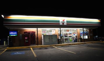 @FresnoWitness – Taken 11:45 PM outside 7-Eleven on Blackstone