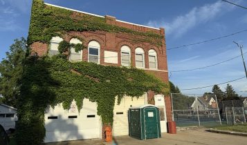 @BrookfieldWitness – Taken at 7:45 PM outside Maple Street Grill