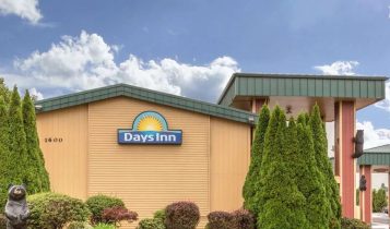 @WinterHavenLocal - Taken at 8:30 AM outside Days Inn